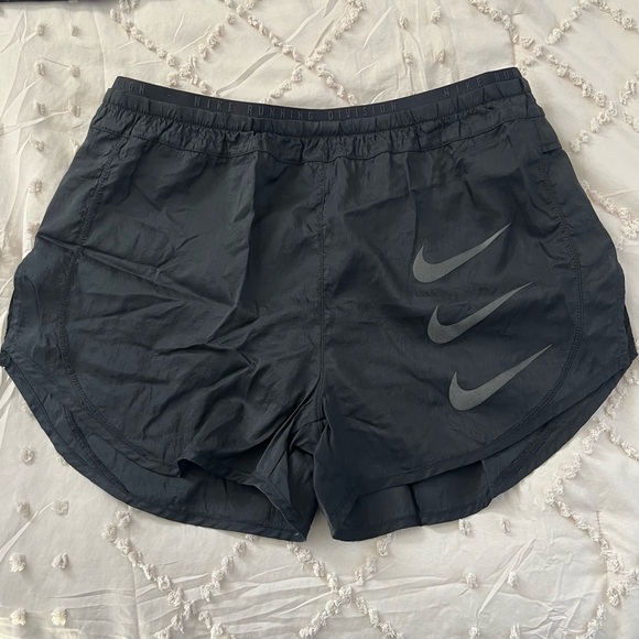 Nike Running Run Division tempo luxe 2in1 shorts in black - Picture 5 of 13